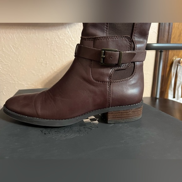 Vince Camuto Pipper boots size 7M. - Picture 8 of 15